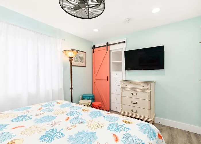 Lighthouse Point 20B