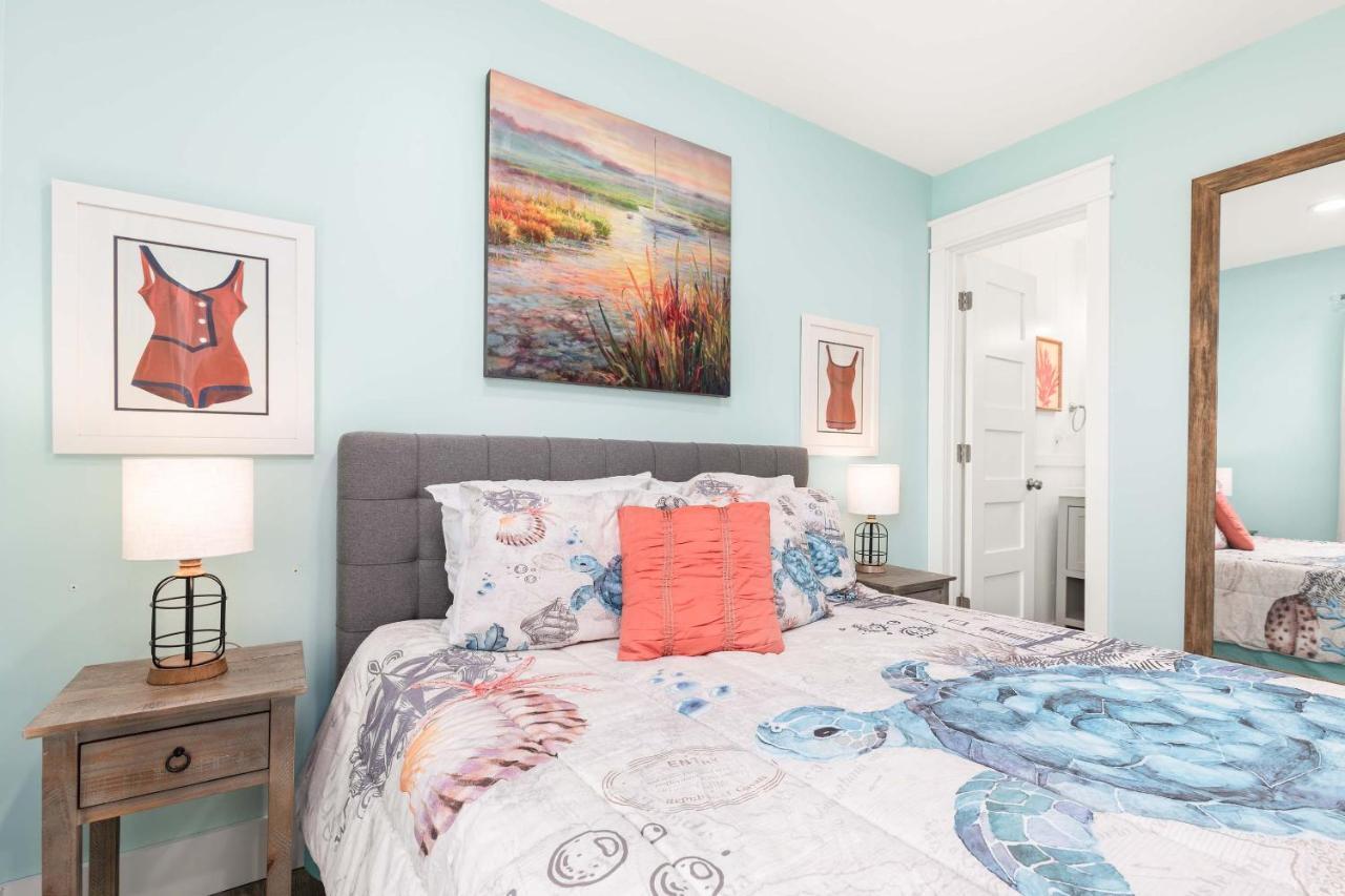 Lighthouse Point 20b *